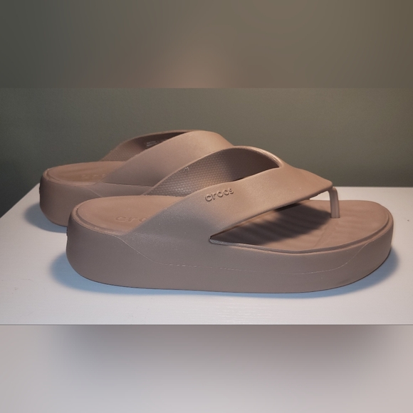 Crocs Platform Latte Flip Flops. Size 7 Soft and Comfy - Picture 1 of 8